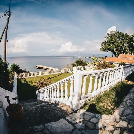 Villa Galanis By The Sea Niforeika Exterior photo