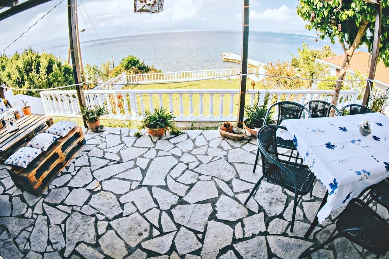 Villa Galanis By The Sea Niforeika Exterior photo