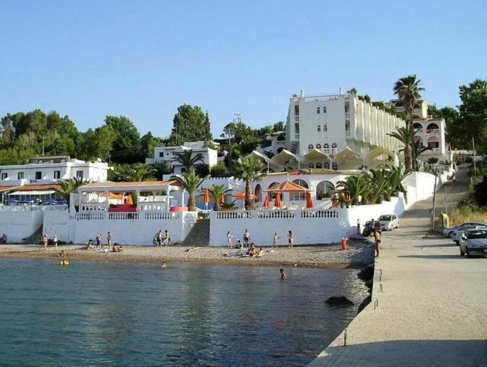 Villa Galanis By The Sea Niforeika Exterior photo